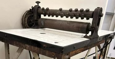 Загадка з минулого: музей просить допомогти впізнати "таємничу машину" (фото)