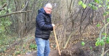 Чоловік знайшов скарб за допомогою мапи, яку намалював його батько: що було в схованці
