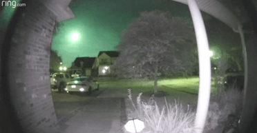 "Не то, что они говорят": в небе над США заметили яркую вспышку, может оказаться НЛО (видео)