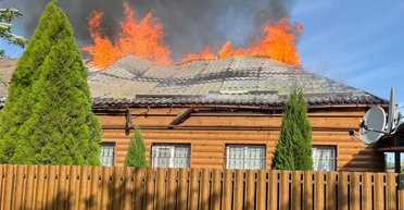 ВС РФ обстреляли жилые дома в Никополе: есть жертвы и раненые (фото)