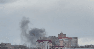 Во временно оккупированном Донецке пылает здание "правительства "ДНР" (фото, видео)