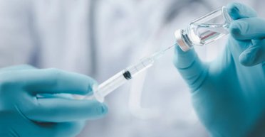 Учені обстежили німця, який отримав 217 щеплень від коронавірусу: що вони з'ясували