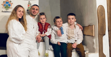 На развод Елены Тополи резко отреагировал ее экс-бойфренд: "За счет брошенных троих детей"