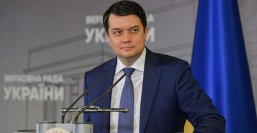 "Ми ніколи не були друзями з президентом Зеленським", — Разумков (відео)