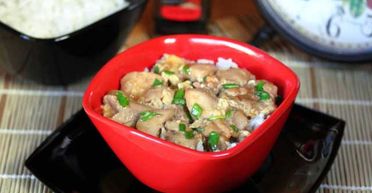 "Родитель и ребенок в миске": секрет вкусного японского блюда из доступных продуктов