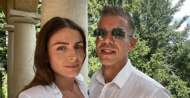 Премьер под ударом: Петера Мадьяра тайно сняли в спальне с другой женщиной (фото)