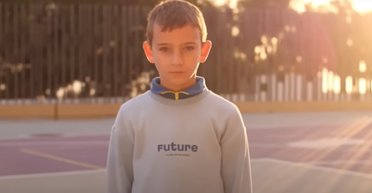 ПТСР и новая семья: как сложилась судьба Богдана из Бахмута, видевшего смерть мамы, — СМИ (видео)