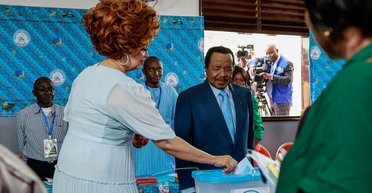 Будет править до 100 лет: 92-летний Пол Бийя снова стал президентом Камеруна