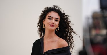 Дева Кассель відвідала Паризький тиждень моди (фото)