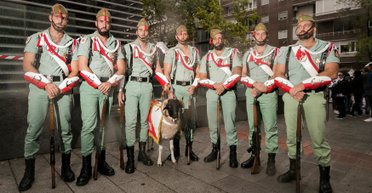 Кровяная колбаса, бегущие оркестры и козы-легионеры. Необычные традиции армий разных стран