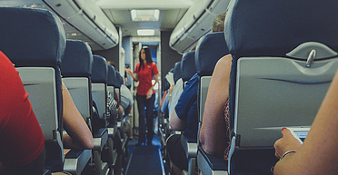 Ніколи так не робіть: стало відомо, що поганого може трапитися зі смартфоном у літаку