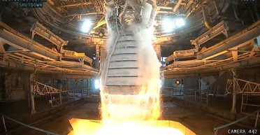 NASA провело испытание нового двигателя самой мощной в мире ракеты для полетов на Луну (видео)