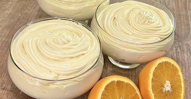 Ніжний вершково-апельсиновий мус: десерт без випічки, борошна та желатину (відео)