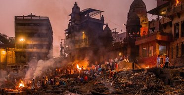 Незадолго до сожжения начал двигаться: в Индии едва не похоронили живого мужчину