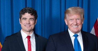 Війна в Ірані почалася під тиском Ізраїлю: розвідник Трампа дав скандальне інтерв'ю