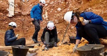 Ели детей и не только: исследователи сделали жуткое открытие в испанской пещере (фото)