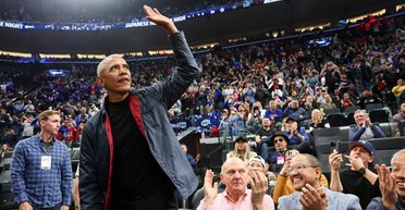 Барак Обама снова вышел в свет без жены и спровоцировал слухи о разводе