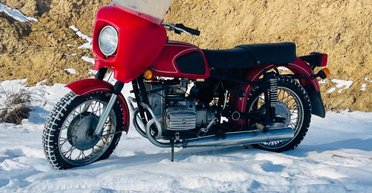 Гость из 90-х: в Украине нашли редкий 33-летний мотоцикл "Днепр" без пробега (видео)