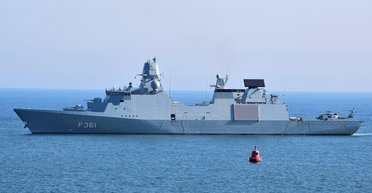 Данський фрегат Iver Huitfeldt у Червоному морі ледь не пішов на дно: у Міноборони обурені (відео)