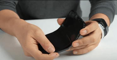 Новий айфон-розкладачка: чи варто чекати на нього вже цього року