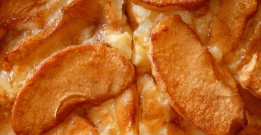 Можна просто закохатися! Рецепт італійського яблучного пирога з мигдальним борошном