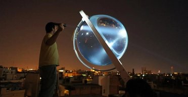 Солнечные панели устарели: стеклянный шар собирает энергию Солнца и даже Луны (фото)