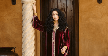 "Довелося починати з нуля": Шер розповіла про складнощі в житті та втрату всіх грошей (відео)