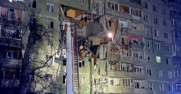 "Выломанные стены": в Сумах российский "шахед" разрушил многоквартирный дом (видео)