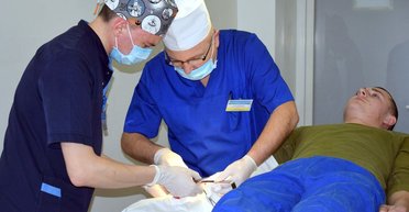 Вызвали бригаду саперов: военные медики обнаружили в теле бойца ВСУ хвостовик мины (фото)