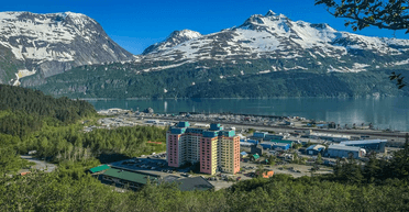 Квартиры по цене машины: как живет один из самых странных городов на Земле (фото)