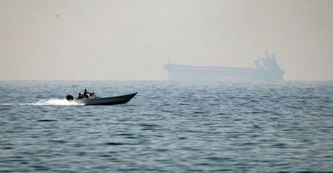 "Врагам" нельзя: Иран открыл проход через Ормузский пролив только для некоторых "друзей", — МИД страны