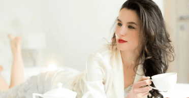 Модні сукні, керівні посади, подорожі: як живе нова українська пані посол в Омані