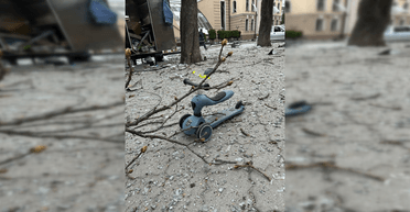 Росіяни вдарили двома балістичними ракетами по центру Сум: що відомо про наслідки (відео)