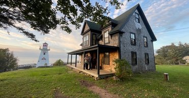 Сім'я витратила $600 тисяч на ремонт будинку, який більше їм не належить (фото)