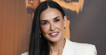 63-летняя Деми Мур перевоплотилась в Тринити на показе Gucci в Милане (фото)