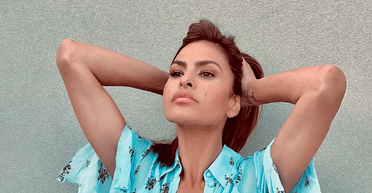 Дружина Раяна Гослінга розповіла про материнство після 40 років