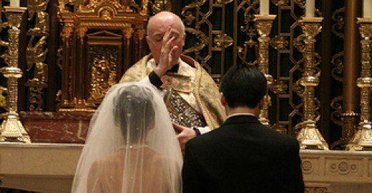 Возможен ли повторный брак вдовы или вдовца, — ответ священника (видео)