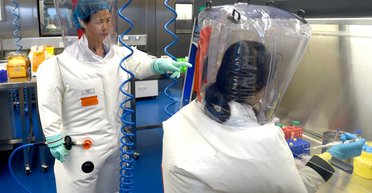 Из Пекина с любовью. Как ВОЗ помогала превратить вспышку коронавируса в пандемию