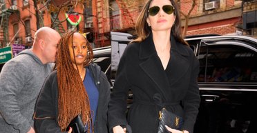 Анджеліна Джолі продемонструвала стильне пальто в Парижі (фото)