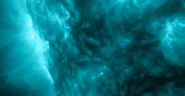 Знаменита пляма на Сонці повернулася і створила потужний спалах: на Землі зник зв'язок (відео)