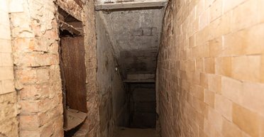 Жінка знайшла за шафою старовинний секрет: тепер орендна плата за житло може збільшитись