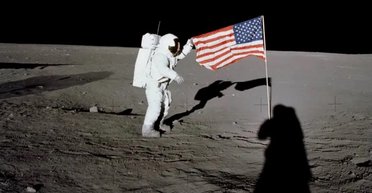 Астронавти NASA залишили на Місяці 6 прапорів США: що з ними сталося за півстоліття (фото)
