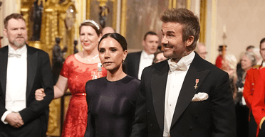Елегантні Девід та Вікторія Бекхеми відвідали бенкет у Букінгемському палаці (фото, відео)