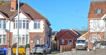 Женщину заставили снести дом, который она построила для дочери: что стало причиной