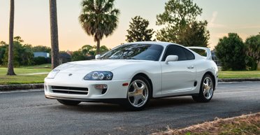 Неприметный эксклюзив: старая Toyota 90-х ушла с молотка по цене Lamborghini (видео)