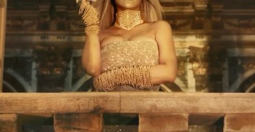 Ріанна замість Шарліз Терон з'явилася в новому кампейні J'adore Dior (відео)