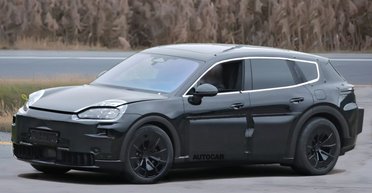 Старший брат Cayenne: самый большой и дорогой кроссовер Porsche выехал на дороги (фото)