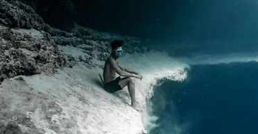 Перевірка фактів: розкрито таємницю вірусного знімка з "підводної скелі" (фото)