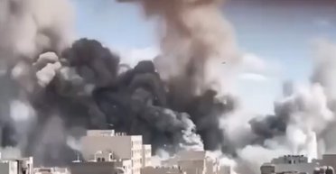 Тегеран потрапив під нові удари США та Ізраїлю: мішанина стовпів вогню та диму (відео)