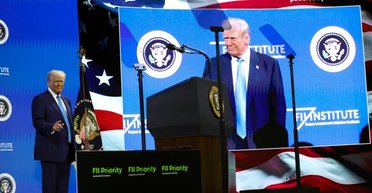 "Мог приехать в Саудовскую Аравию без приглашения": Трамп снова критикует Зеленского